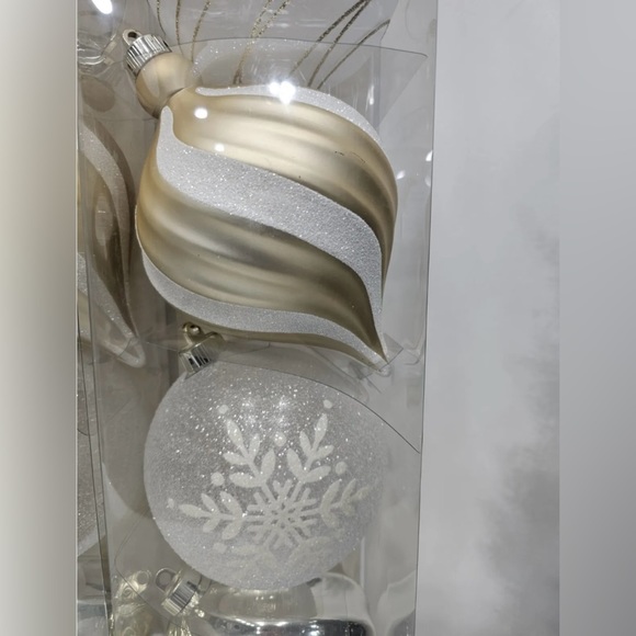 6" Christmas White & Gold Glitter Glass Ball Ornaments 3 SETS OF 18 TOTAL - Picture 4 of 9
